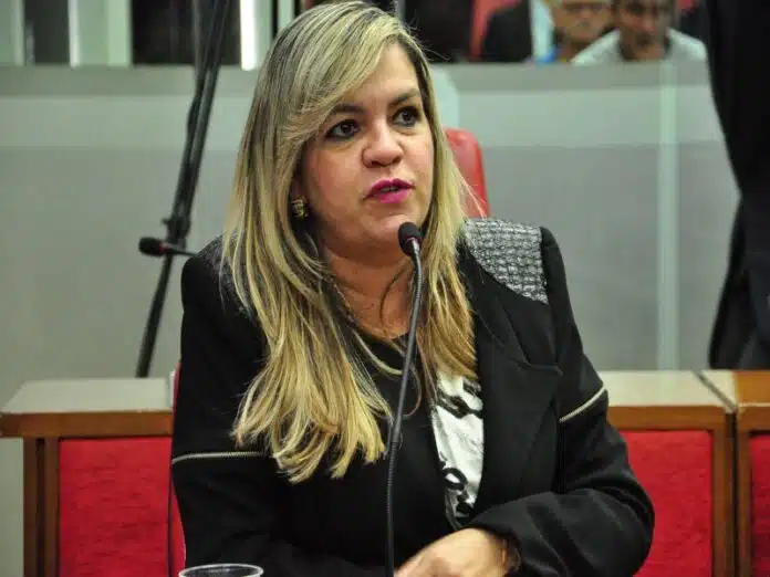 Raissa esquece 2014 e diz que torce por aliança PT PSB em 2016