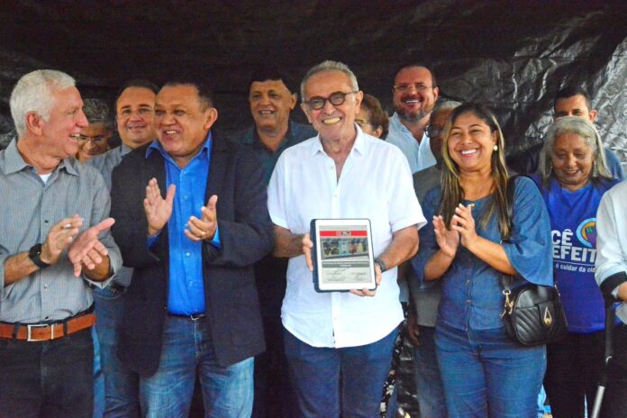 Cícero autoriza reconstrução de praça, e projeta 100% das ruas pavimentadas no Geisel e a criação de parque linear