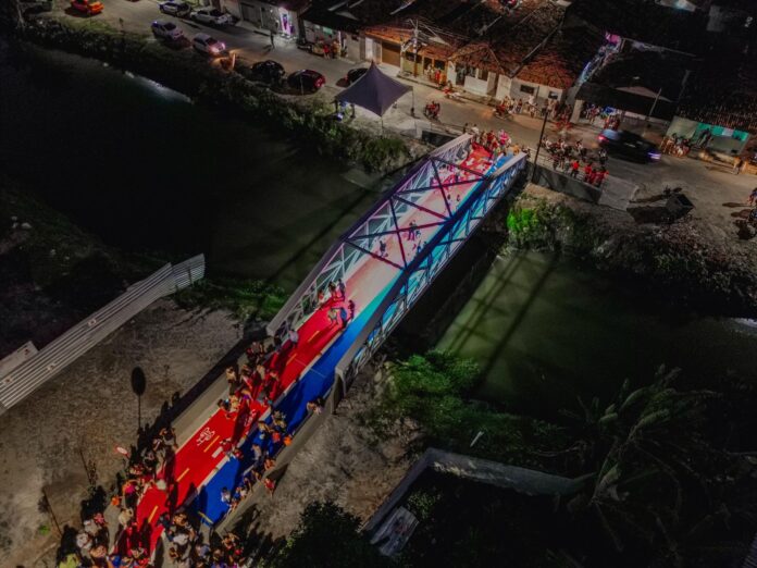 Cicero inaugura passarela que liga os bairros São José e Manaíra