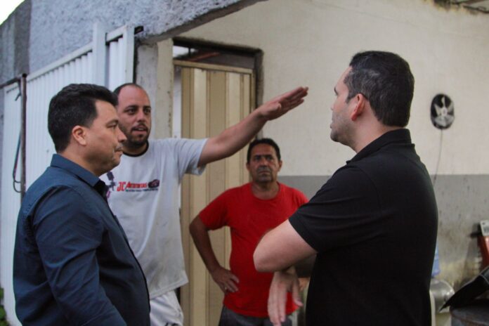 Dr. Jhony constata total abandono do Distrito dos Mecânicos em Campina Grande durante visita ao bairro