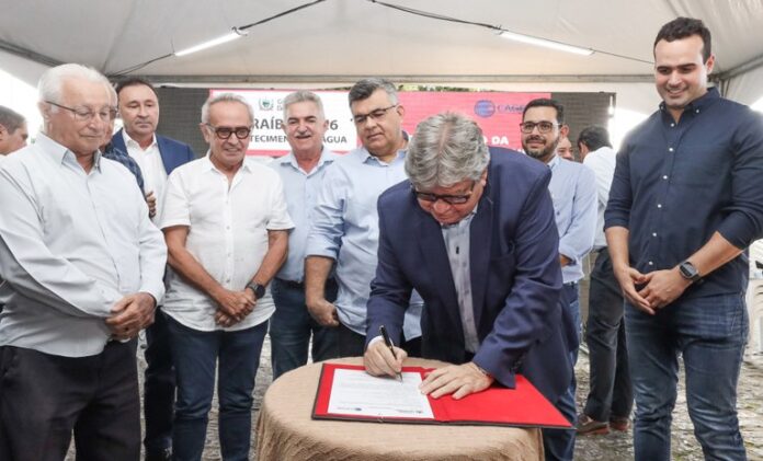 João Azevêdo assina ordem de serviço para construção da barragem Cupissura e conclusão da 2ª etapa da adutora Translitorânea