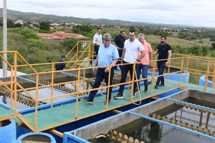 João Azevêdo inaugura e inspeciona obras em Conceição e Serra Grande, na PB