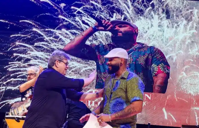 João Azevêdo prestigia final do Festival de Música da Paraíba e destaca importância do evento na revelação de novos talentos