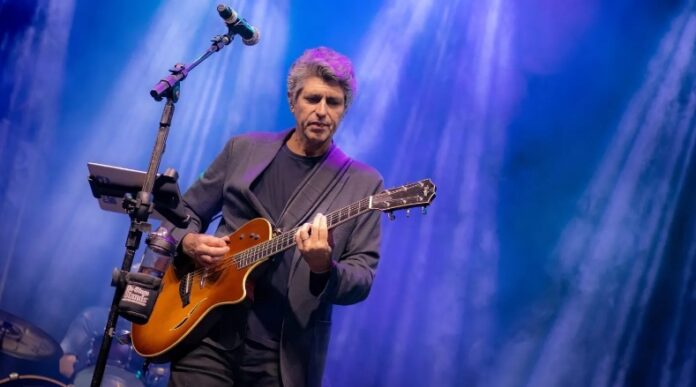 Leoni celebra suas quatro décadas de carreira em show no Seis e Meia
