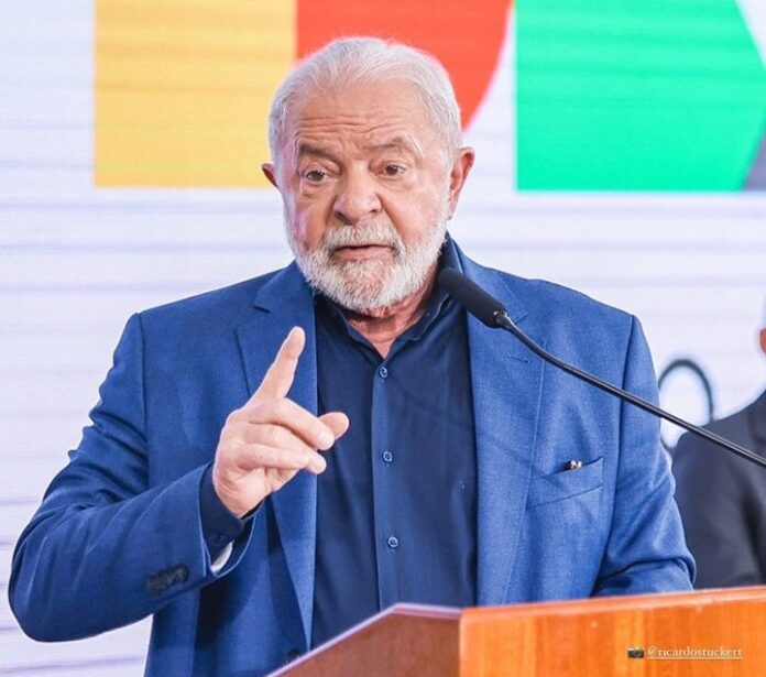 Quem são os dois que entram no gabinete de Lula sem bater na porta
