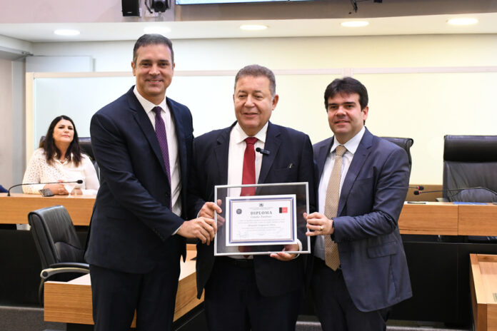 030624_entrega-de-ttulo-de-cidado-pessoense-ao-alexandre-abreu_53767419716_o (1)