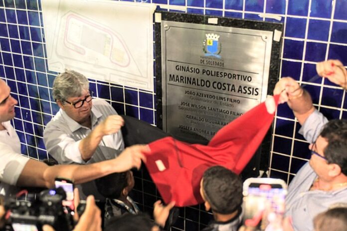 João Azevêdo entrega e inspeciona obras de educação, esporte, estrada e saúde que somam mais de R$ 43 milhões