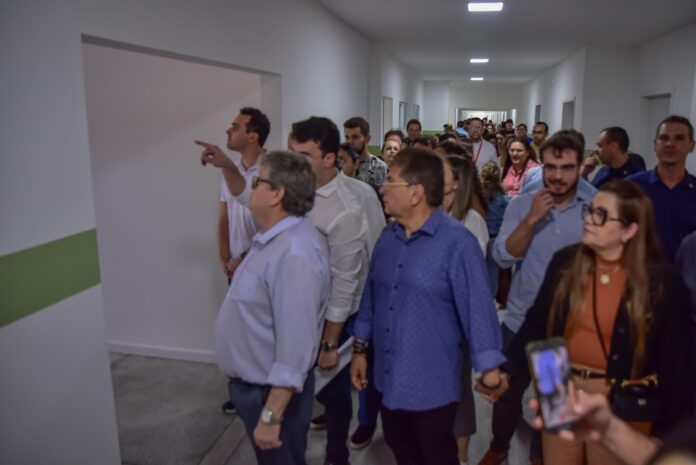 João Azevedo visita obras do Hospital de Pocinhos e autoriza Regionalização da unidade hospitalar