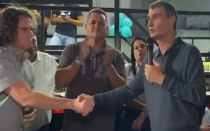 O futuro de Veneziano está nas mãos de Romero
