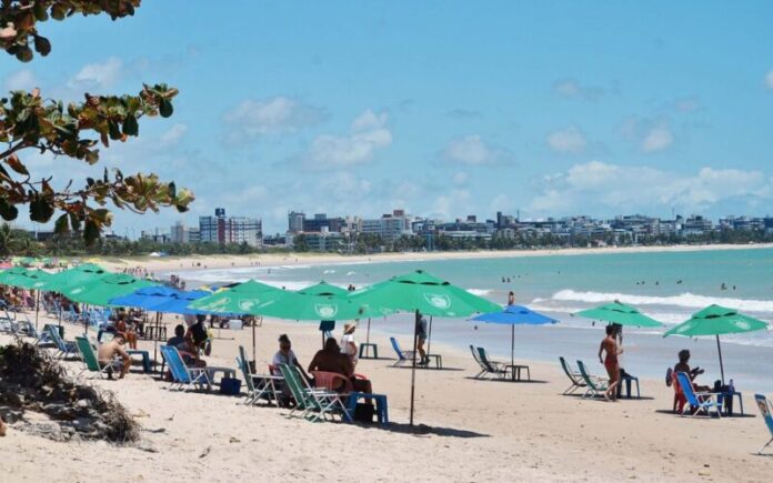 Quatro trechos de praias estão impróprios para banho na Paraíba