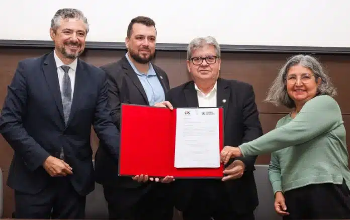 Governador celebra cooperação técnica para fomentar projetos de intercâmbio cultural