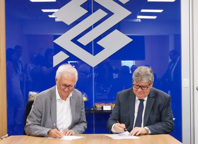 João Azevêdo firma contrato para Banco do Brasil gerir conta única do Governo do Estado