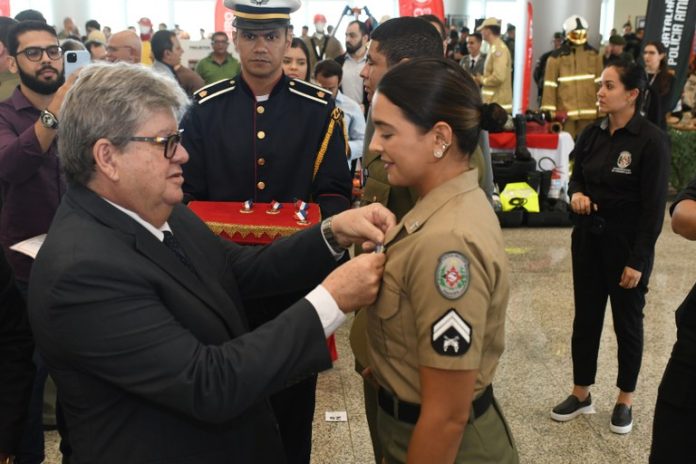 João Azevêdo prestigia aula inaugural de concursados da Polícia Militar e Corpo de Bombeiros e entrega equipamentos para as Forças de Segurança