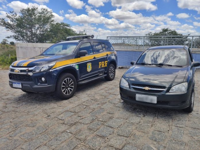 PRF recupera carro roubado no Rio Grande do Norte em João Pessoa