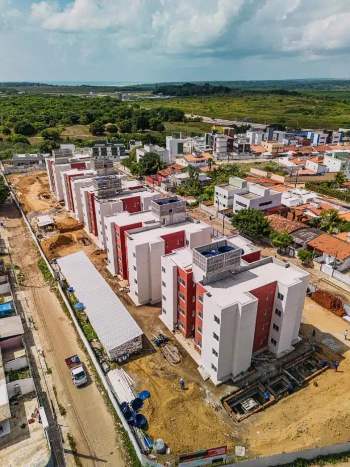 Cícero Lucena destaca avanços da política habitacional em João Pessoa