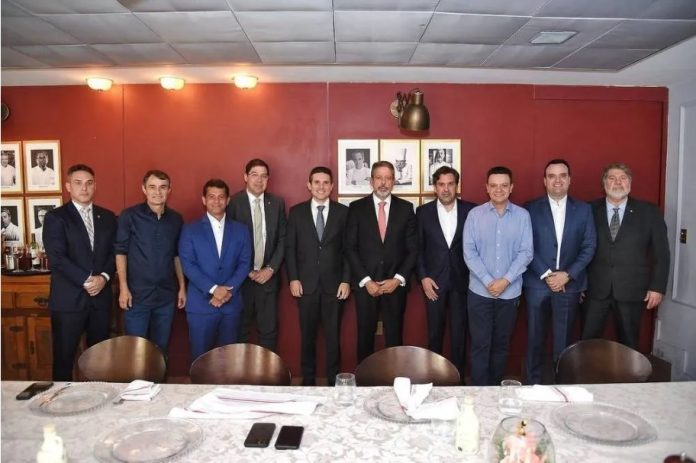 Hugo Motta recebe apoio de Arthur Lira para a disputa da Presidência da Câmara