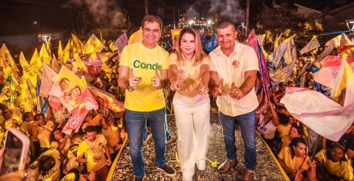 Karla Pimentel comanda comício ao lado de Mersinho no Centro de Conde: 