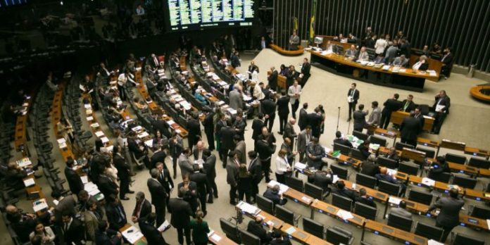 Nos últimos minutos, Câmara aprova texto-base da reoneração da folha de pagamento