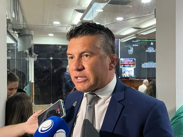 Carlão Pelo Bem assumirá Presidência da CMJP, com afastamento de Dinho