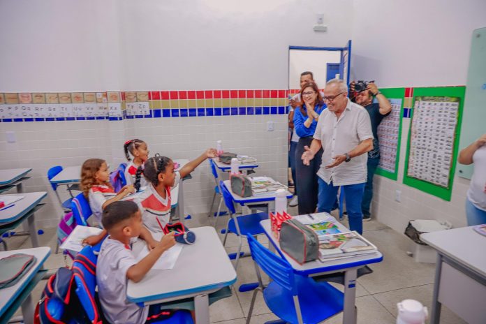 Cícero garante a ampliação de 27 para 50 o número de escolas integrais