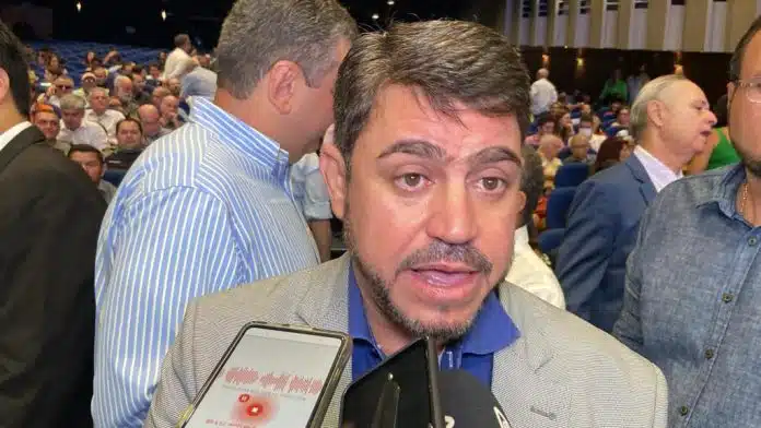 Dinho rejeita debate antecipado sobre presidência da Câmara e reforça: “prioridade agora é reeleger Cícero”