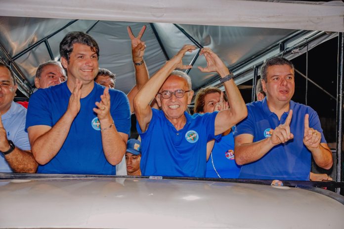 Em Carreata, Cícero e Leo Bezerra reafirmam compromissos e celebram obras nos bairros
