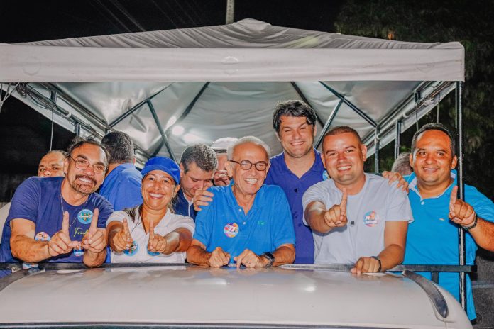 Em carreata: Cícero e Leo celebram obras no Alto do Mateus