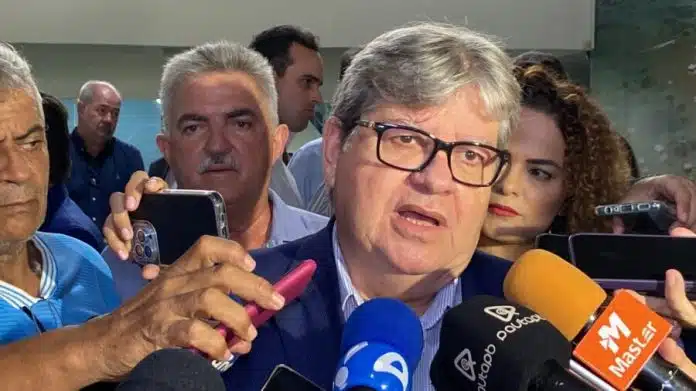 João Azevêdo diz ser 