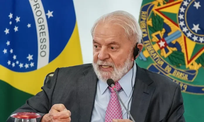 Lula volta do México em avião reserva da Presidência após problema técnico