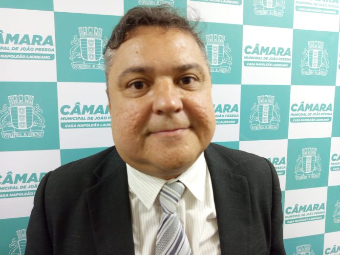 Renato Martins toma posse após Raissa Lacerda perder mandato na CMJP