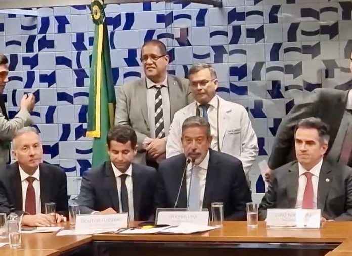 Vídeo: Arthur Lira parabeniza Karla Pimentel por sua reeleição em Conde
