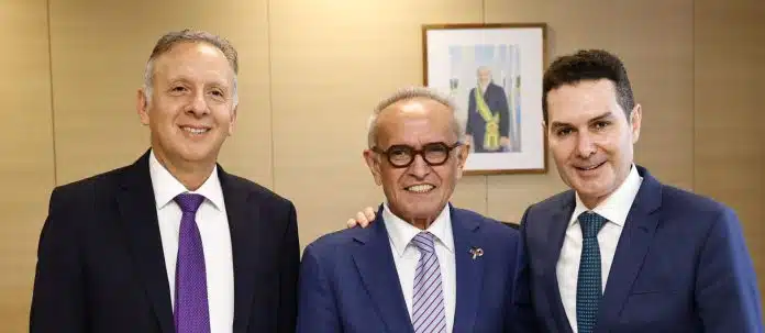 Cícero se reúne com ministro das Cidades e garante construção de novo residencial em JP