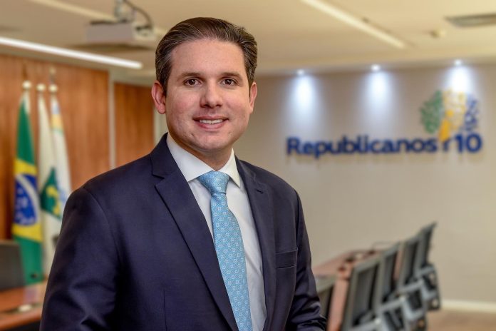 Hugo Motta se torna candidato único à presidência da Câmara com apoio de 17 partidos