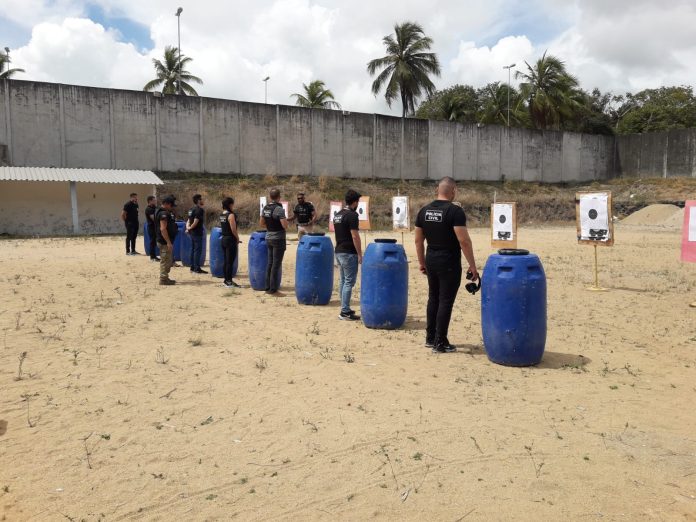 NA ACADEPOL: Novos policiais recebem armas, munições, coletes e algemas