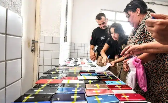 Operação da Polícia Civil recupera celulares roubados