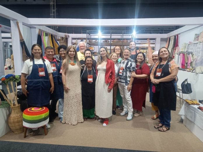 Primeira-dama do Estado acompanha artesãos em feira nacional, em Minas Gerais, e destaca apoio ao artesanato paraibano
