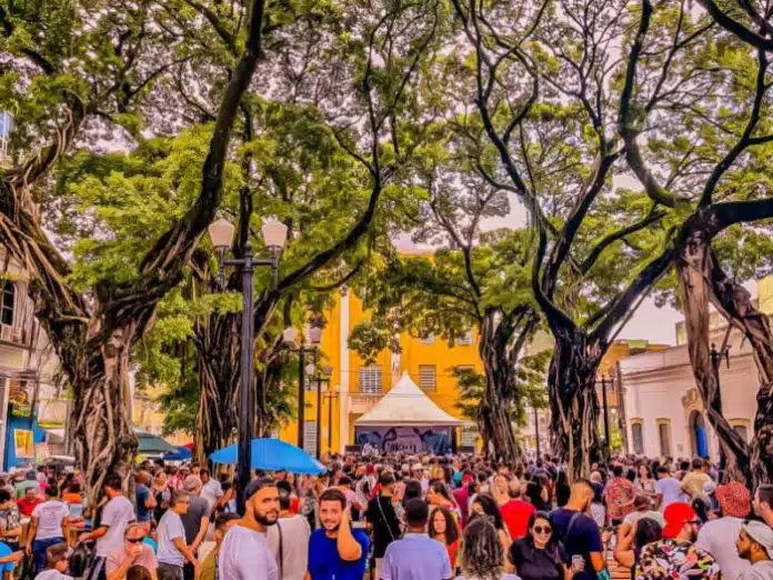 Sabadinho Bom apresenta a cantora e cavaquinista Ruanna