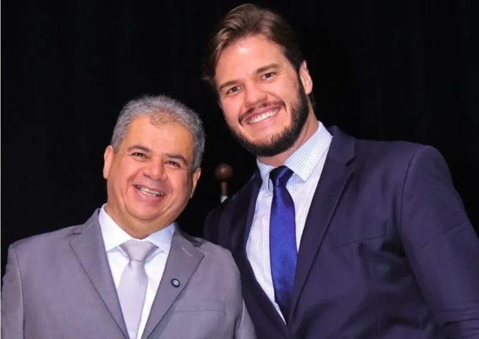 Bruno Cunha Lima e Alcindor Vilarim tomam posse como prefeito e vice de CG