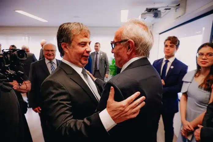 Cícero Lucena destaca aperfeiçoamento do TCE-PB durante posse do novo presidente da Corte