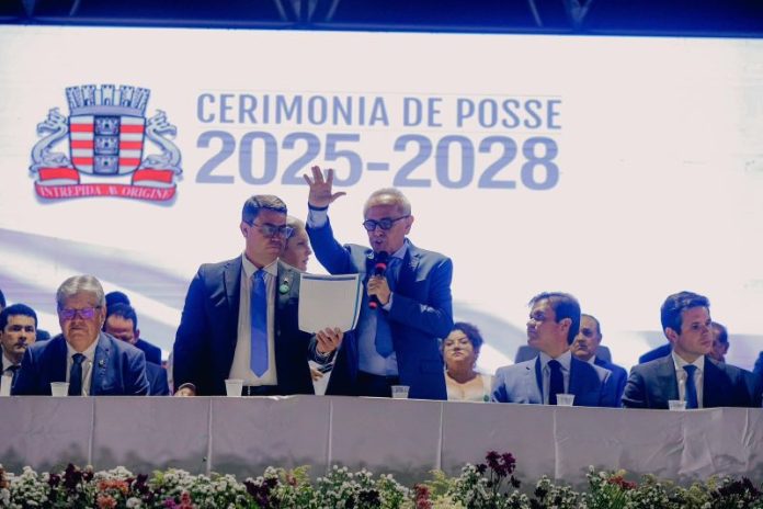 Empossados: Cícero e Leo destacam parcerias e projetam desenvolvimento, obras e ações