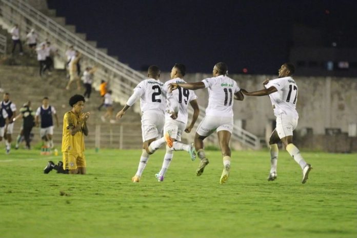 Galo derrota o Esporte de Patos na estreia de técnico e entra no G-4 do Paraibano