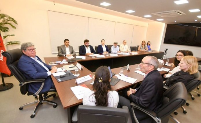 João Azevêdo recebe embaixador da Áustria e apresenta oportunidades de investimentos