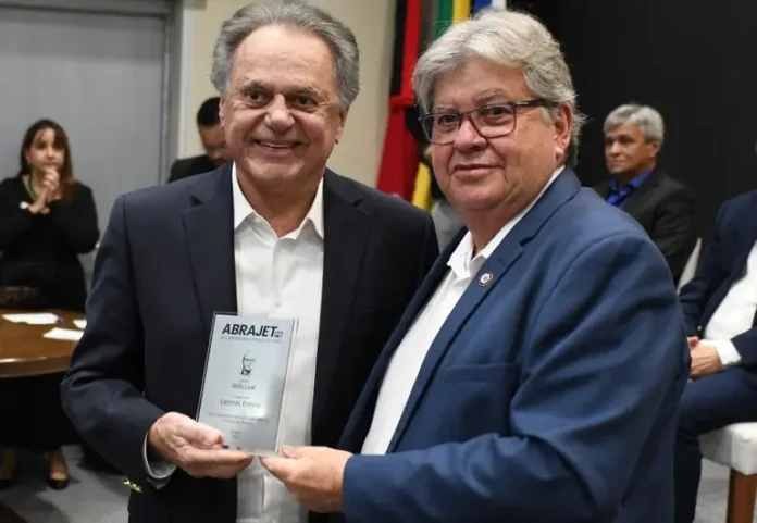 Turismo e artesanato: Governador e primeira-dama são homenageados com troféu Waldemar Duarte