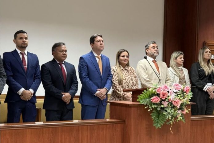 Ao lado do deputado Felipe Leitão, Prefeita Tacyana abre ano legislativo na Câmara de Bayeux