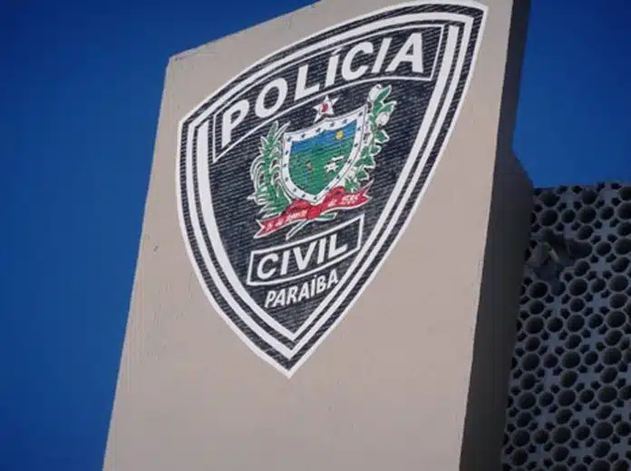 Homem é preso com arma e drogas em bairro de João Pessoa