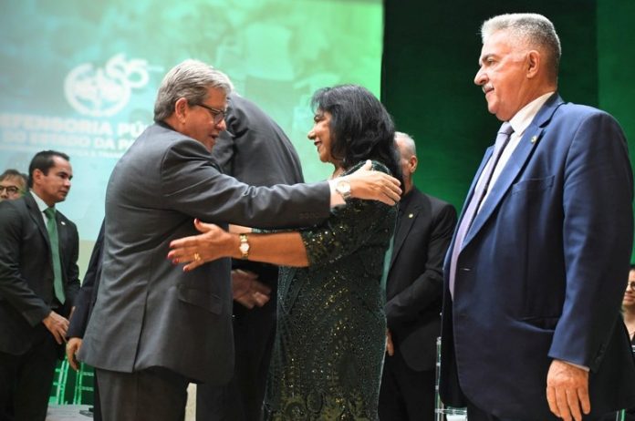 João Azevêdo participa de posse da defensora pública-geral da Paraíba