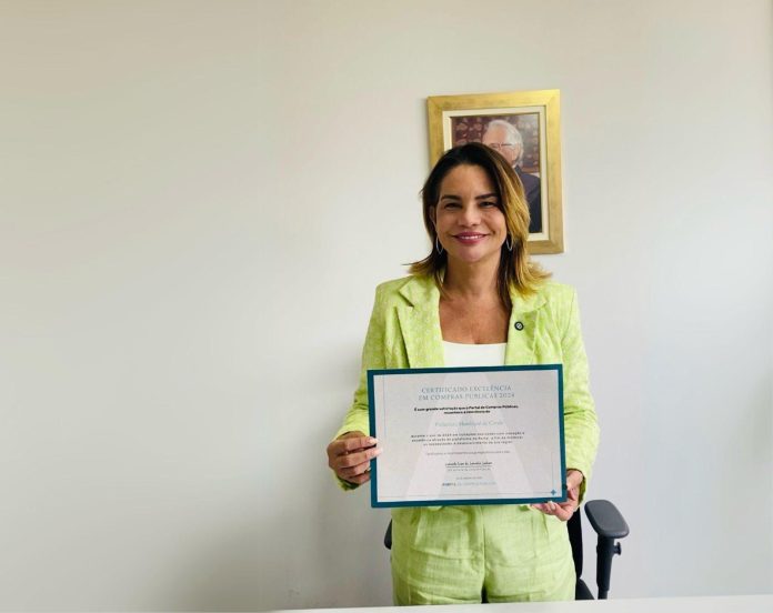 Karla Pimentel recebe Certificado de Excelência em Contas Públicas