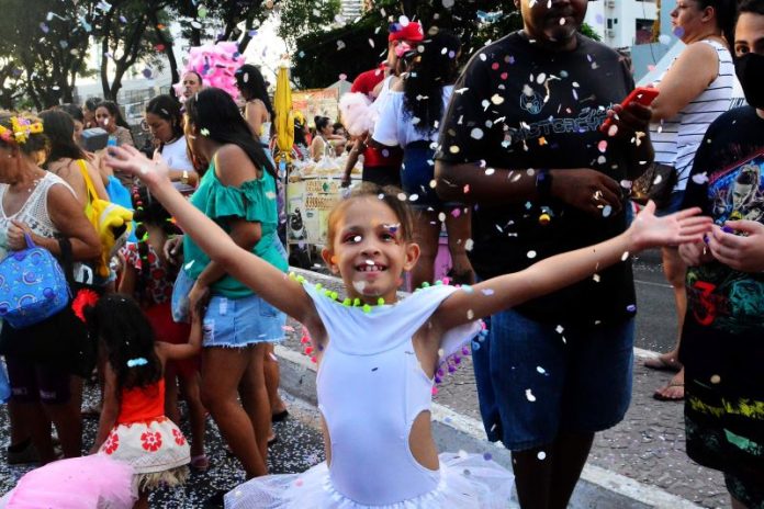 Muriçoquinhas e Melhor Idade fazem o encontro de gerações mais animado do Carnaval de João Pessoa