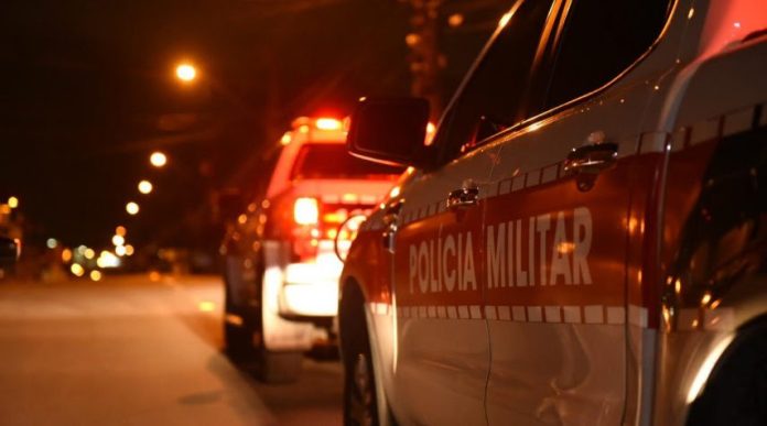 PM prende três suspeitos de sequestro e apreende armas em operação em JP