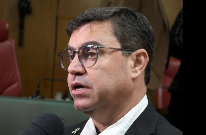 Presidente Dinho faz balanço de ações da Câmara Municipal